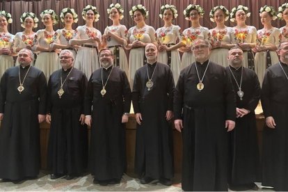El Sínodo permanente de los obispos grecocatólicos ucranianos en Canadá, recibido por un coro de la diáspora y refugiados