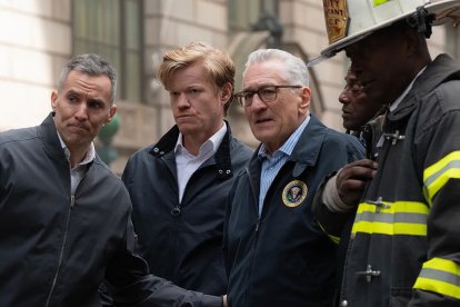 Ante la catástrofe, buscan a un respetado anciano expresidente para que proteja el país