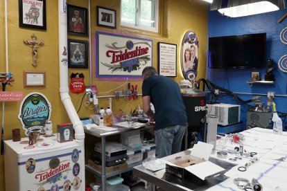 La familia Alcorn, de Wisconsin, nunca imaginó que su cerveza casera terminaría por ser una marca católica de éxito.