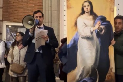 José Andrés Calderón se dirige a los asistentes al Rosario.