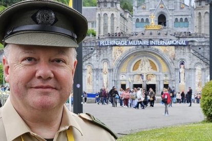 El capellán militar irlandés Paul Murphy en una peregrinación a Lourdes