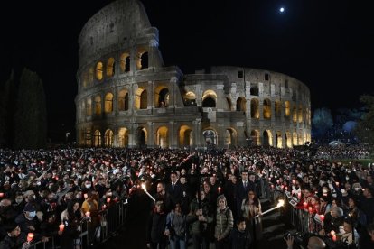 El Vía Crucis en el Coliseo de Roma (Vatican Media).