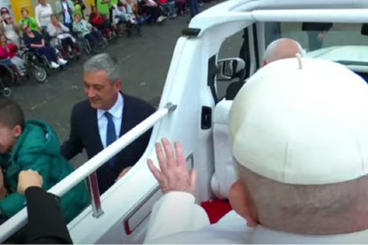 El Papa Francisco en Papamóvil el Domingo de Pascua, tras más de dos meses sin usarlo