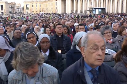Rosario por el Papa el día de su muerte en el Vaticano.