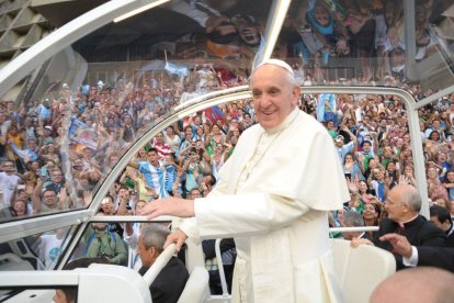 Francisco, pocas semanas después de ser elegido, en la JMJ de Río de Janeiro en 2013.