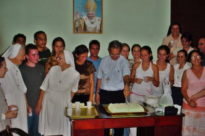 El cardenal García Rodríguez, en una celebración con los fieles.