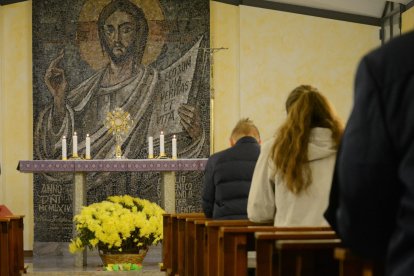 La Iglesia tiene el deber de iluminar a la humanidad en la Verdad y cumple su misión sólo si propone a Jesucristo como modelo: Camino, Verdad y Vida.