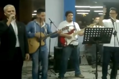 León XIV canta un villancico.