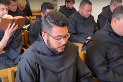 Novicios agustinos recoletos que estudian en el noviciado de España