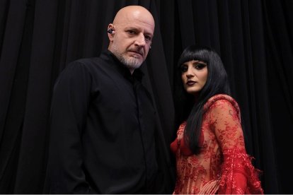 Shkodra Elektronike es el dúo que representó a Albania en Eurovisión, una canción-oración sobre un fuego que crea un corazón puro