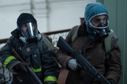 El Eternauta, Ricardo Darín como Juan Salvo, Cesar Troncoso como Favalli