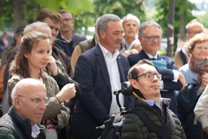 Cientos de personas se concentraron este sábado en los Inválidos contra la ley de eutanasia que promueve Macron.