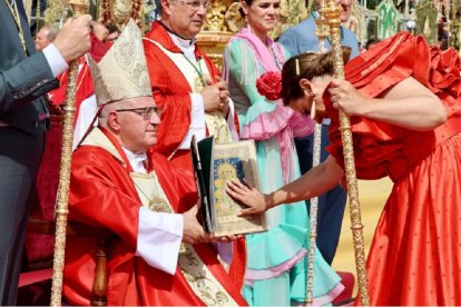 El obispo de Huelva con los romeros en la Misa de Pentecostés del Rocío de 2025