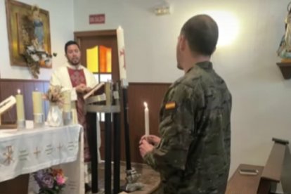 La capilla y el capellán de la base Coronel Maté en Colmenar Viejo, Madrid