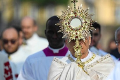 León XIV en la procesión eucarística del domingo de Corpus Christi en Roma