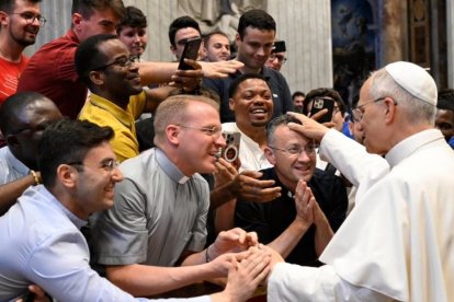Los seminaristas presentes en San Pedro exteriorizaron su entusiasmo con el Papa.