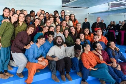 Jóvenes tras el rezo del Vía Crucis en la JMJ de Lisboa.