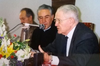 En el centro de la imagen, don José Ignacio Dallo Larequi. En primer término, Alberto Ruiz de Galarreta.