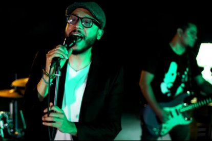 Andrés Ferrera, de Honduras, canta Jesucristo Salvador, mejor canción católica de rock de 2024 según Catholic Music Awards