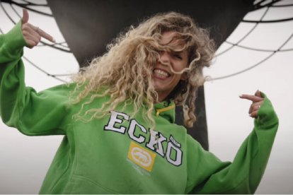 La madrileña Aisha Ruah en el videoclip del premiado tema Sal de Ti, una de las grandes figuras del rap católico