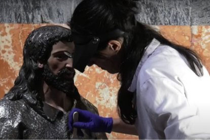 Técnicos conservadores restauran relicarios e imágenes en el Ochavo de la Catedral de Toledo