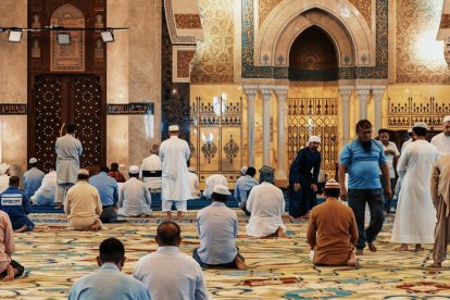Musulmanes en una mezquita.