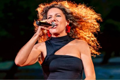 Aisha Ruah en el escenario, una rapera para Dios