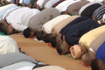 Los que deberían ser alfiles de la ciudadela cristiana asediada por sus enemigos se convierten en notarios de la capitulación.