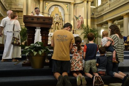 La mejor herencia que podemos ofrecer a nuestros hijos es enseñarles a amar a Dios sobre todas las cosas.