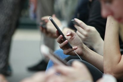 Cree que "puede ser una gran ayuda", pero advierte a quienes, "si lo olvidan o lo pierden, se sienten perdidos"