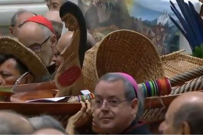 La insólita procesión con la Pachamama en la basílica de San Pedro, en la apertura de las actas sinodales del sínodo de la Amazonía, el 7 de octubre de 2019.