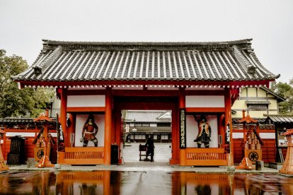 En medio del Japón feudal, mientras los caudillos se disputaban el dominio del país y movilizaban a sus ejércitos samuráis, un guerrero lo sacrificó todo por su fe.