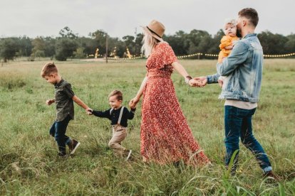 Sin un cambio cultural que resalte lo positivo y emocionante de la paternidad será imposible evitar el colapso demográfico, sostiene Paul Morland. Pero sostiene también que ese cambio es posible.