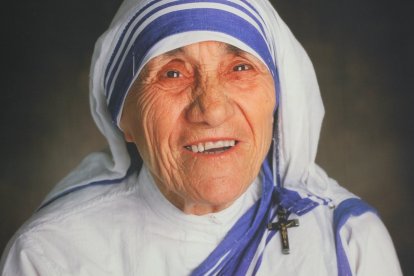 La Madre Teresa de Calcuta nació el 26 de agosto de 1910 y murió el 5 de septiembre de 1997. Fue canonizada el 4 de septiembre de 2016.