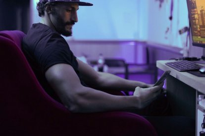 En torno a la mitad de los contenidos en internet podrían estar ya generados artificialmente. ¿Con quién interactuamos realmente?