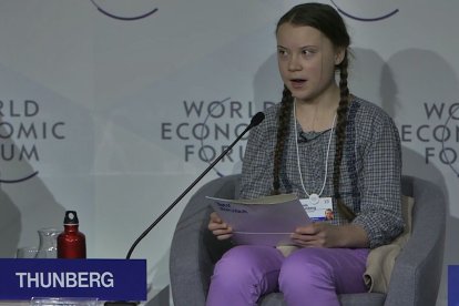 Greta Thunberg en Davos en 2019, una expresión simbólica de la confluencia de los poderosos con la religión climática.