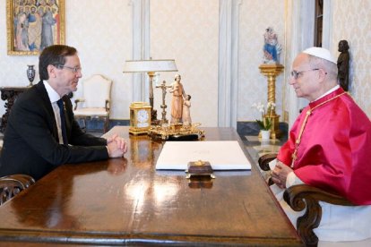 Isaac Herzog, presidente de israel -cargo simbólico, no de Gobierno- con el Papa León XIV en el Vaticano