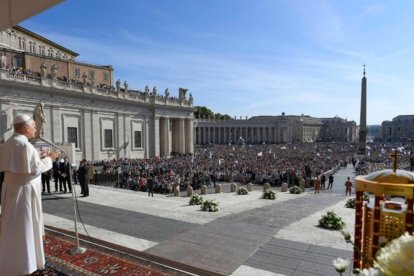 El Papa León, ante decenas de miles de fieles presentes en la canonización de San Carlo Acutis y San Pier Giorgio Frassati.