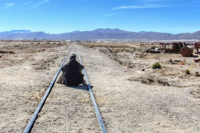 Una situación agobiante: el tren se va y te quedas solo en medio de la nada.