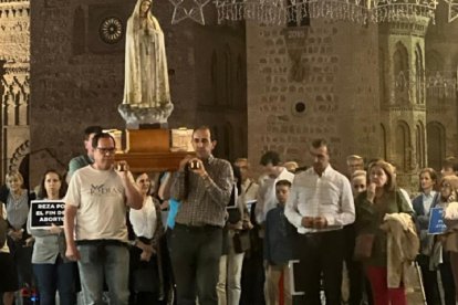 40 Días por la Vida rezó el Rosario con la Virgen por las calles de Toledo en el día de la Virgen del Pilar