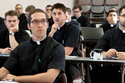 El curso de la Fundación Tatiana va dirigido a sacerdotes jóvenes y de edad mediana con responsabilidad pastoral con los jóvenes.