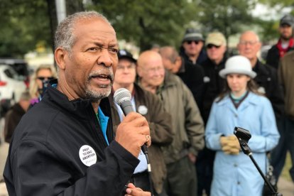 Haywood Robinson, dirigiéndose a voluntarios de 40 Días por la Vida.