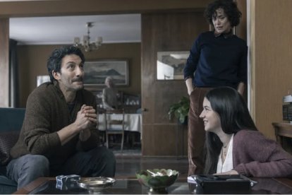 Ainara logra que su tío no creyente se ponga a rezar, aunque no sea muy en serio, en Los Domingos