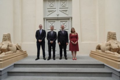 El alcalde José Manuel Bermúdez, acompañado por el presidente de Canarias, Fernando Clavijo; el ministro de Política Territorial y Memoria Democrática, Ángel Víctor Torres, y la presidenta del Cabildo, Rosa Dávila, en la inauguración del templo.