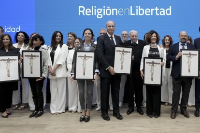 Premios ReligionEnLibertad 2025, foto de grupo - Instituto San Mateo, Marta Sanz, Misericordia, EWTN, Kiko Argüello, Matina, Fertilitas