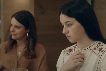 La actriz Blanca Soroa interpreta a Ainara en Los Domingos; ambas tienen 17 años. La película se plantea si Ainara siente una verdadera vocación.