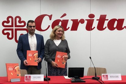 Presentación del IX Informe Foessa por parte de Natalia Peiro y Raúl Flores. (Foto : Fundación Foessa)