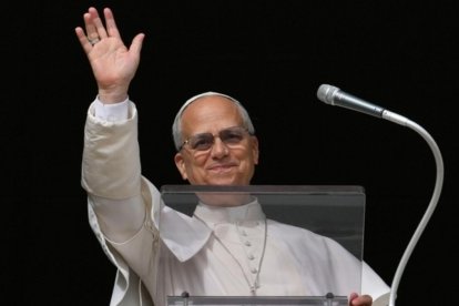 El Papa León XIV, durante el saludo a los peregrinos previo al rezo del Ángelus de este domingo 16 de noviembre, Jubileo de los Pobres.
