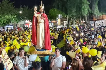 Cuando el Beato Bernardo de Hoyos recibió la promesa de que el Corazón de Jesús reinaría en España, ésta incluía los territorios de ultramar. En la foto, procesión de Cristo Rey en Caucete (Argentina).