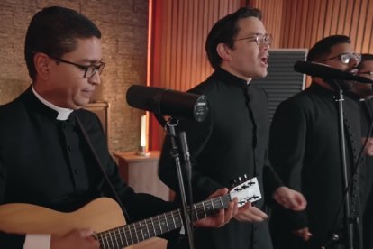 Los Padrecitos, seis curas de Guayaquil, cantan sobre la vocación y la llamada de Dios